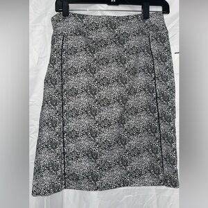 Margaret M Black and White leopard print  Skirt size large